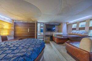 2009 Azimut 68S thumbnail 26