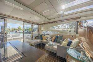 2009 Azimut 68S thumbnail 15