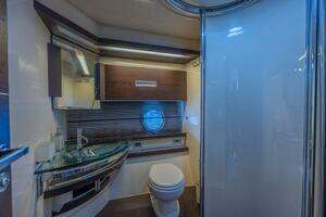 2009 Azimut 68S thumbnail 29