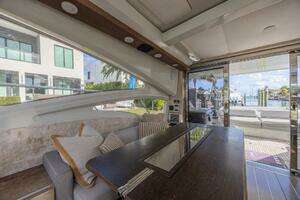 2009 Azimut 68S thumbnail 10
