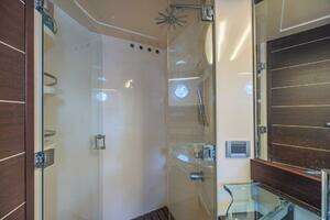 2009 Azimut 68S thumbnail 24