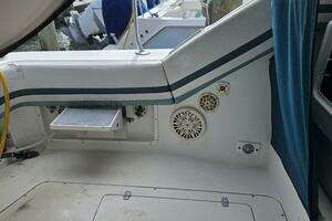 1990 Trojan 11M Express thumbnail 19