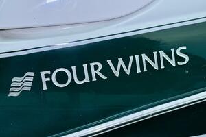 28ft Four Winns Yacht For Sale
