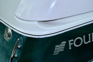 28ft Four Winns Yacht For Sale