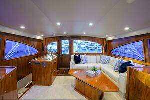 2020 Viking 92 Enclosed Bridge thumbnail 39