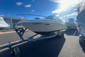 Photo 4911849 for 1999 Sea Ray 215 Express Cruiser  
