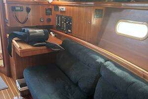 2003 Hunter 356 thumbnail 12