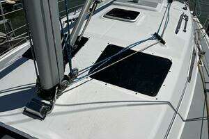 2004 Hunter 33 thumbnail 13