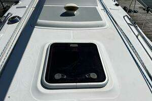 2004 Hunter 33 thumbnail 10