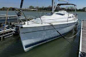 2004 Hunter 33 thumbnail 3