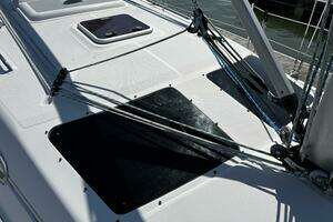 2004 Hunter 33 thumbnail 11