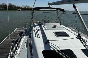 2004 Hunter 33 thumbnail 12