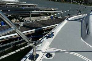 2004 Hunter 33 thumbnail 19