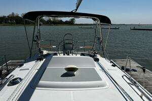 2004 Hunter 33 thumbnail 9