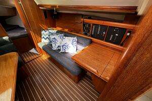2004 Hunter 33 thumbnail 72