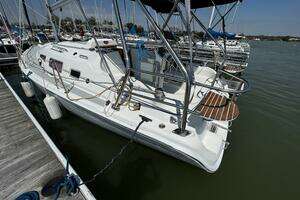 2004 Hunter 33 thumbnail 6