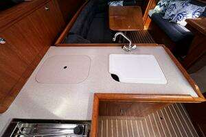 2004 Hunter 33 thumbnail 68