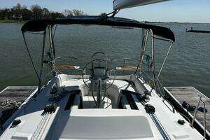 2004 Hunter 33 thumbnail 8