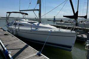 2004 Hunter 33 thumbnail 4