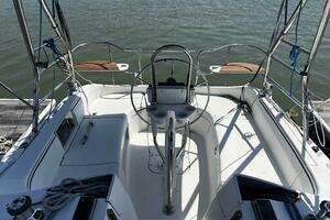 2004 Hunter 33 thumbnail 7