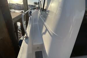 39' Mainship port side deck2