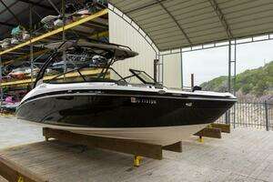 2016 Yamaha Boats 242 Limited E-Series thumbnail 52