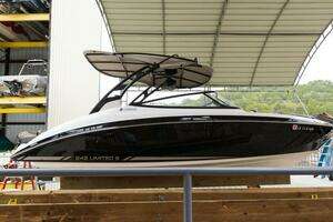 2016 Yamaha Boats 242 Limited E-Series thumbnail 1