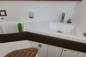 2020 Beneteau Oceanis 46.1 thumbnail 16