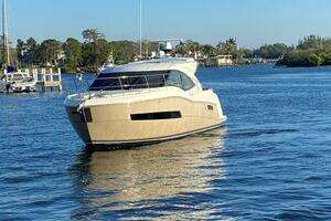 Mabe's Kid 2017 Carver C37 Coupe Diesel Yacht For Sale in Tarpon Springs FL