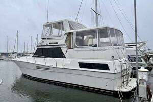 1989 Viking 44 Motor Yacht thumbnail 2