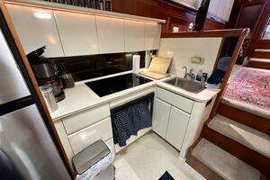 1989 Viking 44 Motor Yacht thumbnail 27