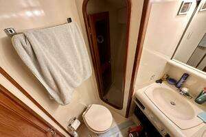 1989 Viking 44 Motor Yacht thumbnail 24