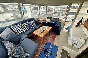 1989 Viking 44 Motor Yacht thumbnail 7