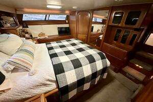 1989 Viking 44 Motor Yacht thumbnail 28