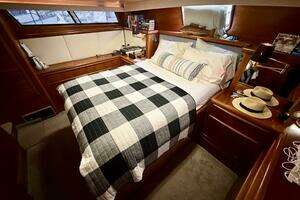 1989 Viking 44 Motor Yacht thumbnail 30