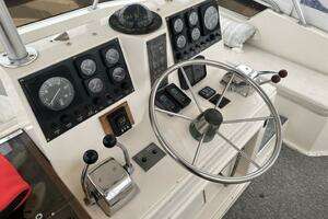 1989 Viking 44 Motor Yacht thumbnail 12