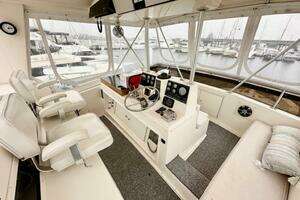 1989 Viking 44 Motor Yacht thumbnail 10