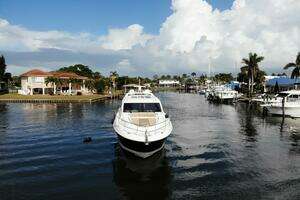 2017 Sea Ray L590 thumbnail 4