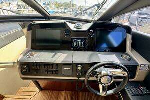 2017 Sea Ray L590 thumbnail 25
