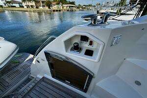 2017 Sea Ray L590 thumbnail 11