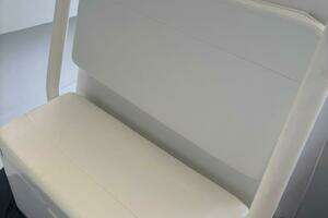 2006 Jupiter 31 CC Forward Seating thumbnail 21