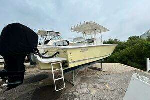 2006 Jupiter 31 CC Forward Seating thumbnail 1