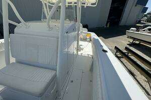 2006 Jupiter 31 CC Forward Seating thumbnail 38