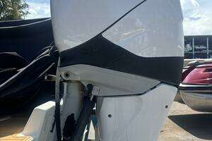 2006 Jupiter 31 CC Forward Seating thumbnail 10