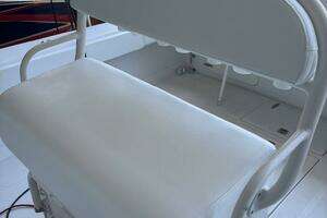 2006 Jupiter 31 CC Forward Seating thumbnail 20