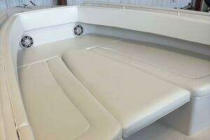 2006 Jupiter 31 CC Forward Seating thumbnail 22
