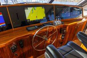 2001 Viking 65 Enclosed Bridge thumbnail 28