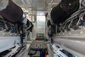 2001 Viking 65 Enclosed Bridge thumbnail 36