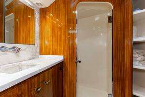 2001 Viking 65 Enclosed Bridge thumbnail 20
