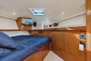 2001 Viking 65 Enclosed Bridge thumbnail 21